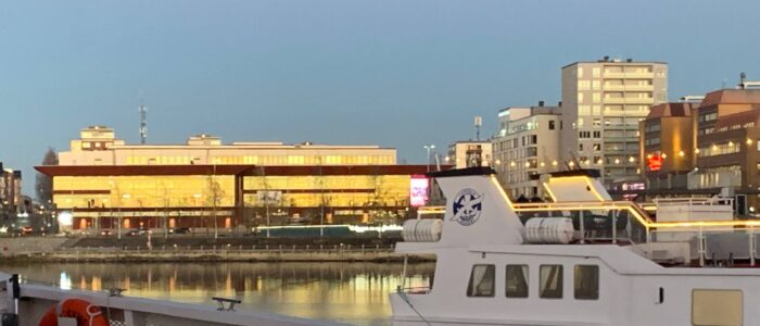 FAS bild båt o kulturens hus höst